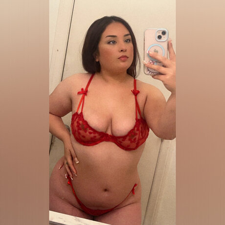 Naakte gelekte OnlyFans-foto van Leslie 