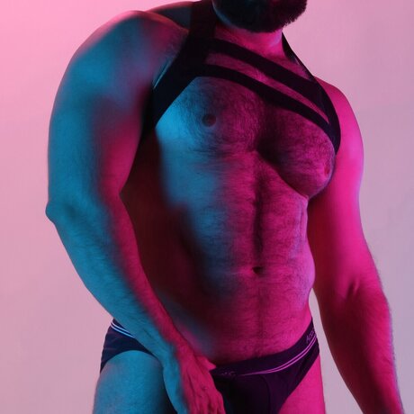 Naakte gelekte OnlyFans-foto van Siradamjosh
