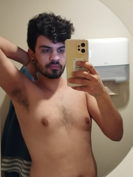 Naakte gelekte OnlyFans-foto van Moccaboy