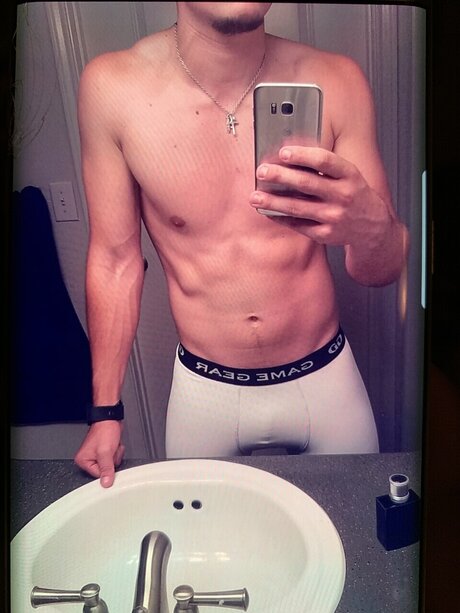 Naakte gelekte OnlyFans-foto van Joseph Salinas