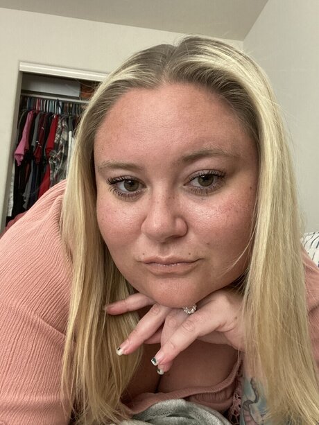 Naakte gelekte OnlyFans-foto van Trixie