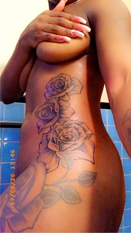 Naakte gelekte OnlyFans-foto van Ittybitty