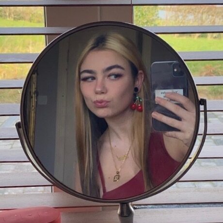 Naakte gelekte OnlyFans-foto van Daisy