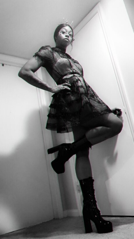 Naakte gelekte OnlyFans-foto van Ladyren10