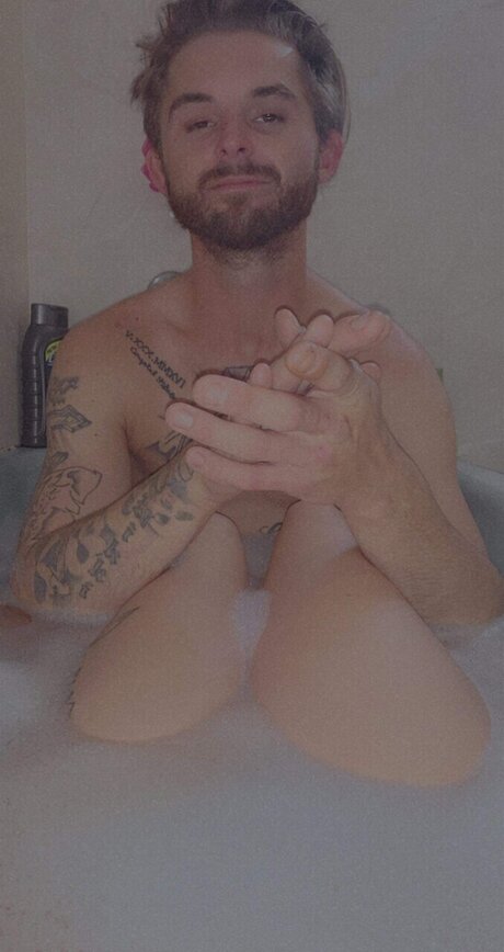 Naakte gelekte OnlyFans-foto van Bigolmike