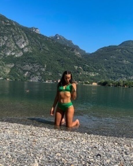 Naakte gelekte OnlyFans-foto van Giorgi