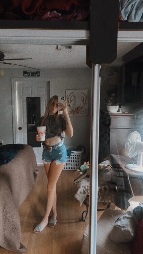 Naakte gelekte OnlyFans-foto van Hails