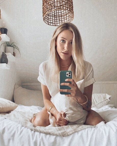 Naakte gelekte OnlyFans-foto van Lauren Matthews