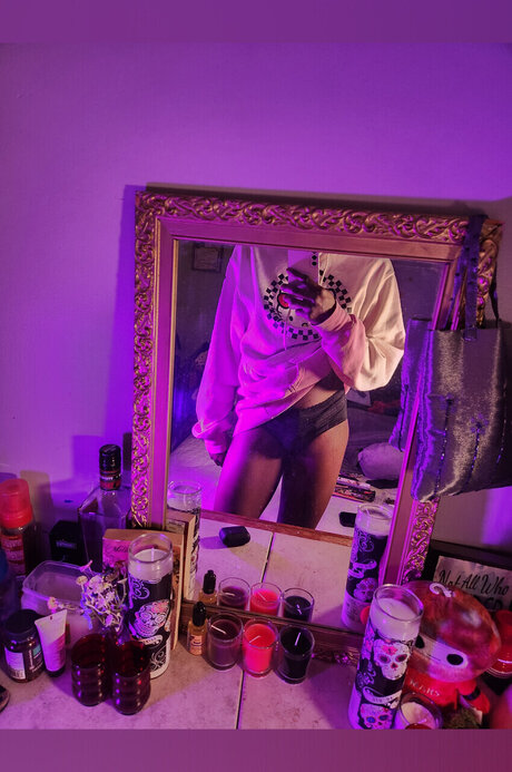 Naakte gelekte OnlyFans-foto van  Pretty Girl Miso 
