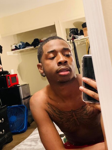 Naakte gelekte OnlyFans-foto van Thebiggest 