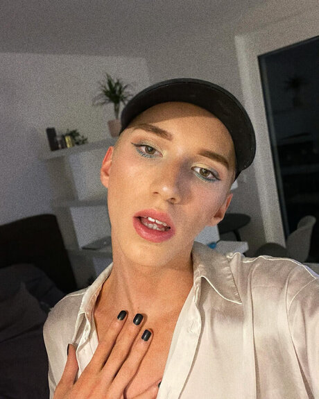 Naakte gelekte OnlyFans-foto van Justimo