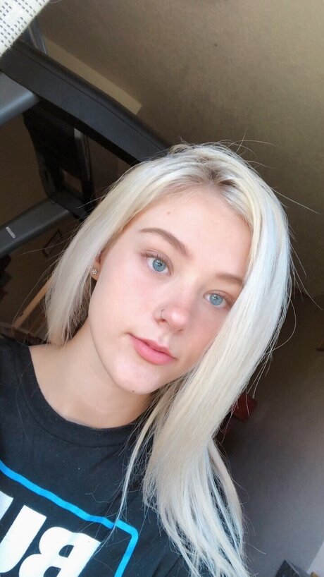 Naakte gelekte OnlyFans-foto van Lindee