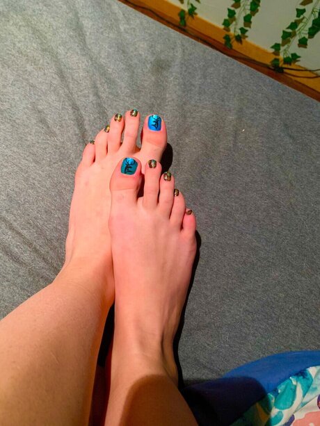 Naakte gelekte OnlyFans-foto van Barefoot Babe