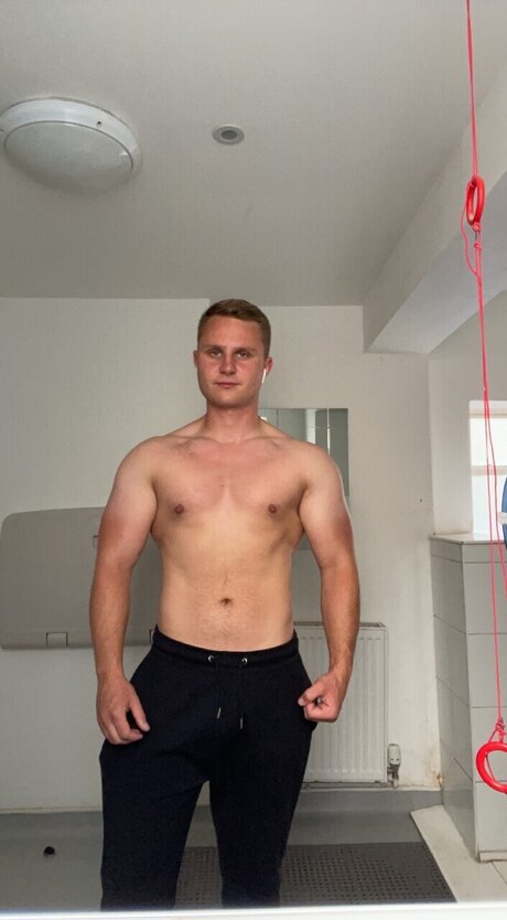 Naakte gelekte OnlyFans-foto van Lucas