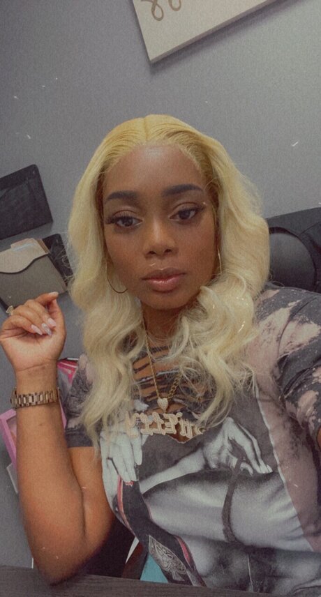 Naakte gelekte OnlyFans-foto van Bosslady
