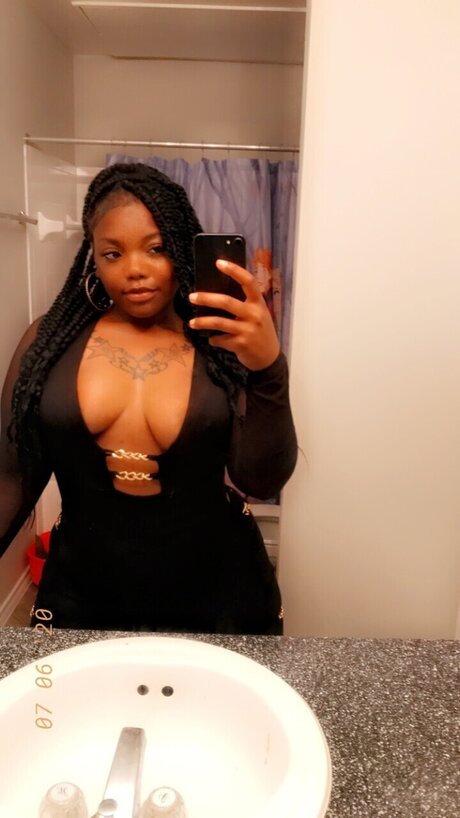 Naakte gelekte OnlyFans-foto van Rissa