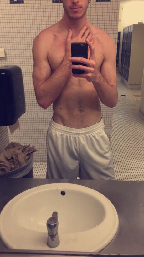 Naakte gelekte OnlyFans-foto van Ozmataz Buckshank
