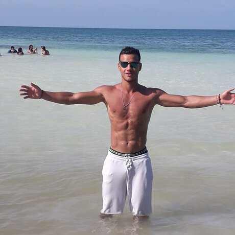 Naakte gelekte OnlyFans-foto van Erick Prez