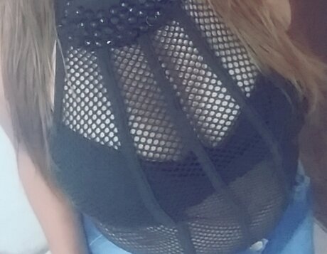 Naakte gelekte OnlyFans-foto van Veronica