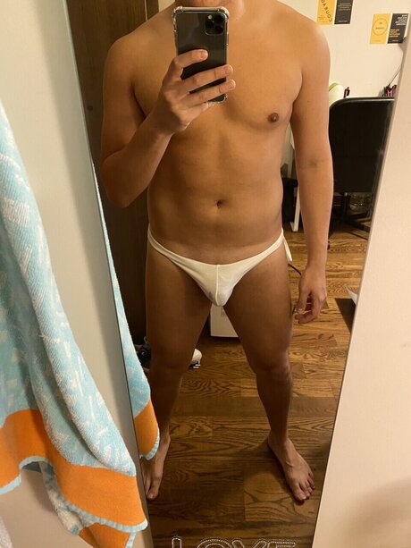 Naakte gelekte OnlyFans-foto van Hjleno