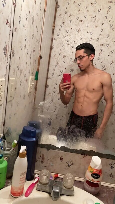 Naakte gelekte OnlyFans-foto van Miguel Esquivel