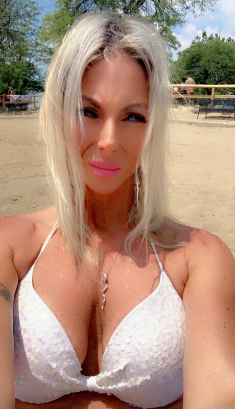 Naakte gelekte OnlyFans-foto van Sexy Michigan Girl