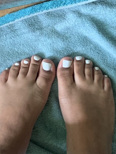 Naakte gelekte OnlyFans-foto van Onlyfeet7