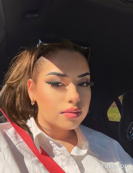 Naakte gelekte OnlyFans-foto van Iamannaamaariaa