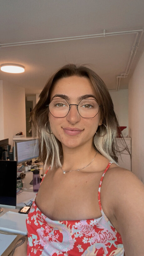 Naakte gelekte OnlyFans-foto van Ella