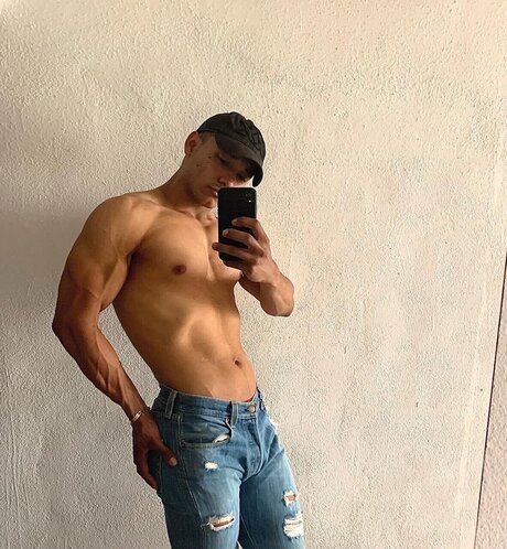 Naakte gelekte OnlyFans-foto van Alfredo Daz