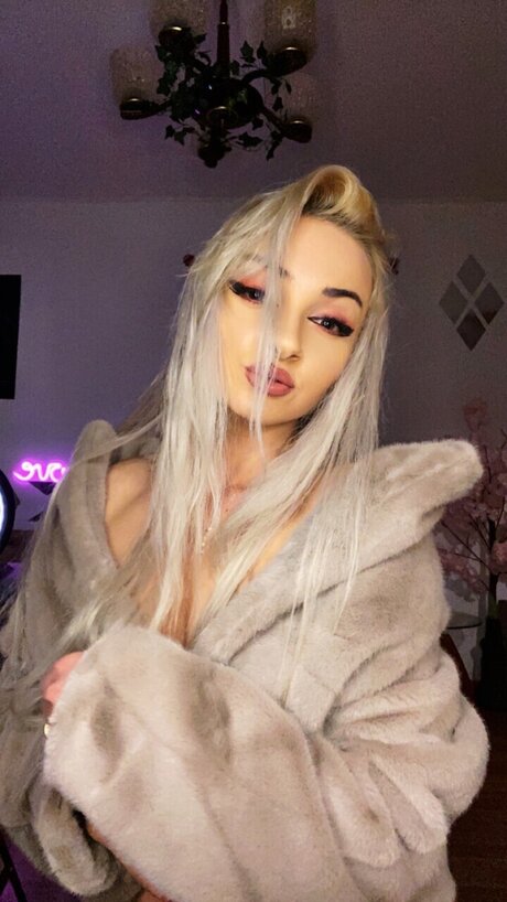 Naakte gelekte OnlyFans-foto van Beatrice Anabel