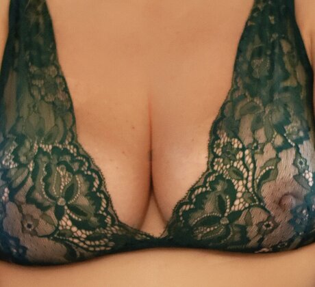 Naakte gelekte OnlyFans-foto van Sexy Mom