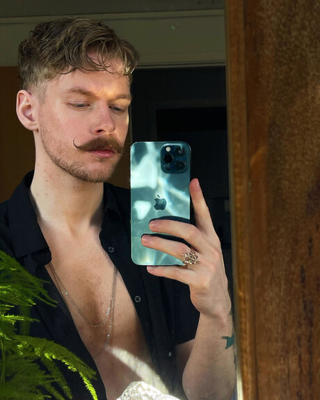 Naakte gelekte OnlyFans-foto van Chris