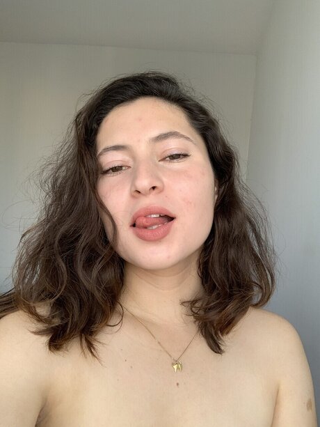 Naakte gelekte OnlyFans-foto van Isabella Santamara