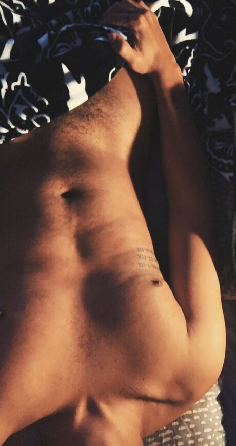 Naakte gelekte OnlyFans-foto van Arthur