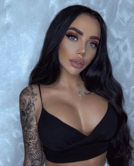Naakte gelekte OnlyFans-foto van Moon