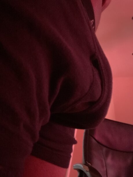 Naakte gelekte OnlyFans-foto van Santana