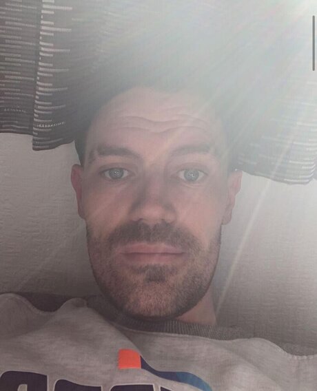 Naakte gelekte OnlyFans-foto van Steve