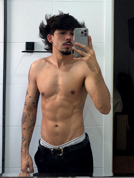 Naakte gelekte OnlyFans-foto van 
