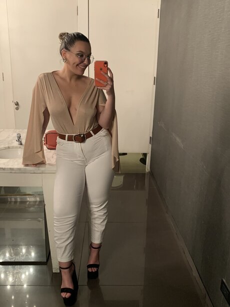 Naakte gelekte OnlyFans-foto van Cata