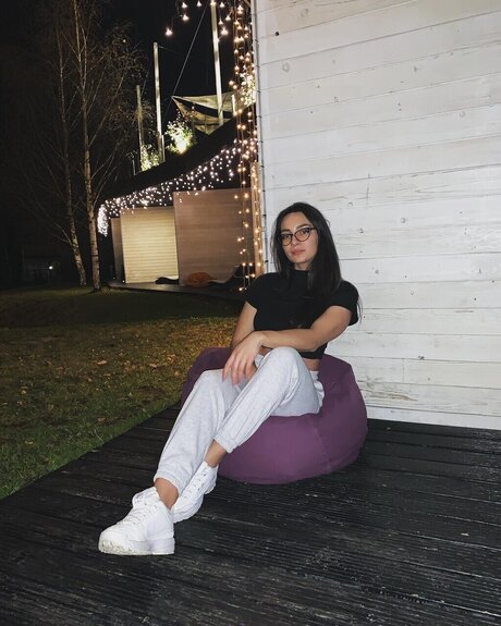 Naakte gelekte OnlyFans-foto van Bianca Bucur