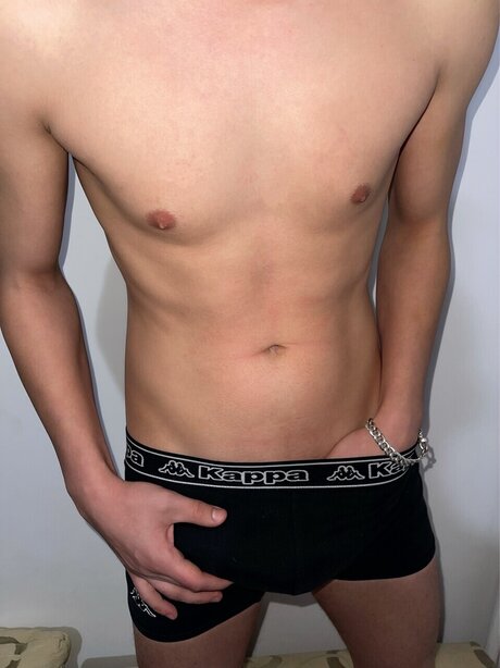 Naakte gelekte OnlyFans-foto van David Adams