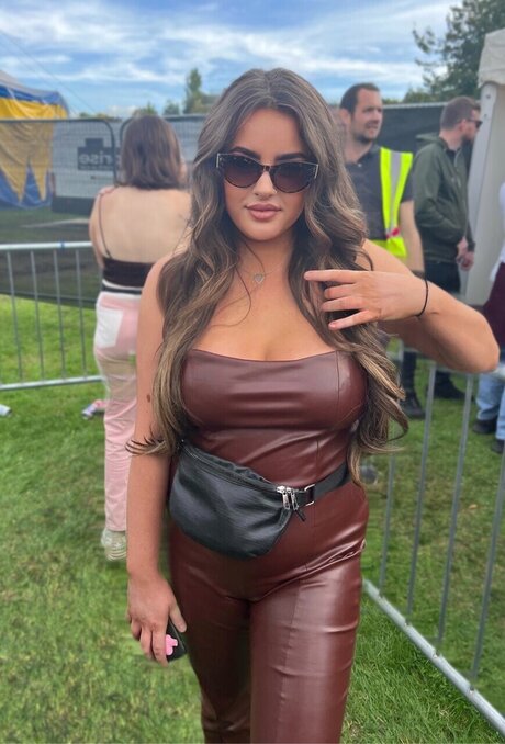 Naakte gelekte OnlyFans-foto van Hollyboohoo