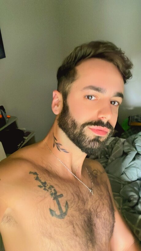 Naakte gelekte OnlyFans-foto van Junior Stunna