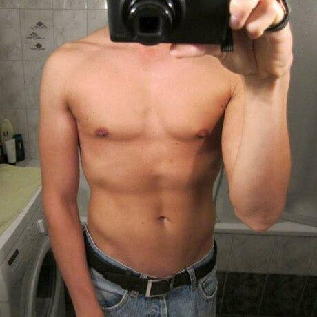 Naakte gelekte OnlyFans-foto van Phaenoman