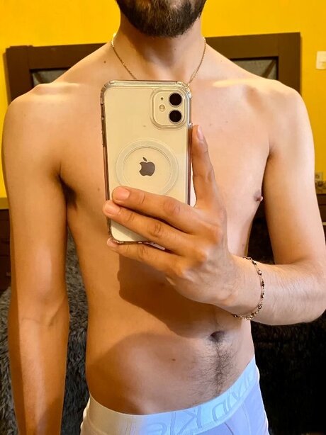 Naakte gelekte OnlyFans-foto van Jorge