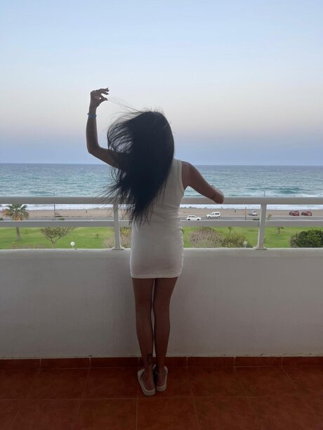 Naakte gelekte OnlyFans-foto van Arya