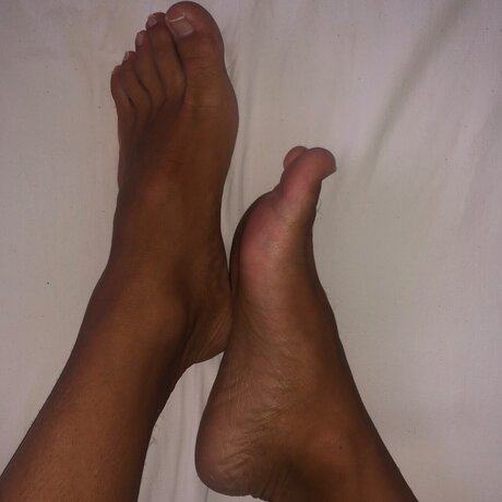 Naakte gelekte OnlyFans-foto van Fedelovefeet