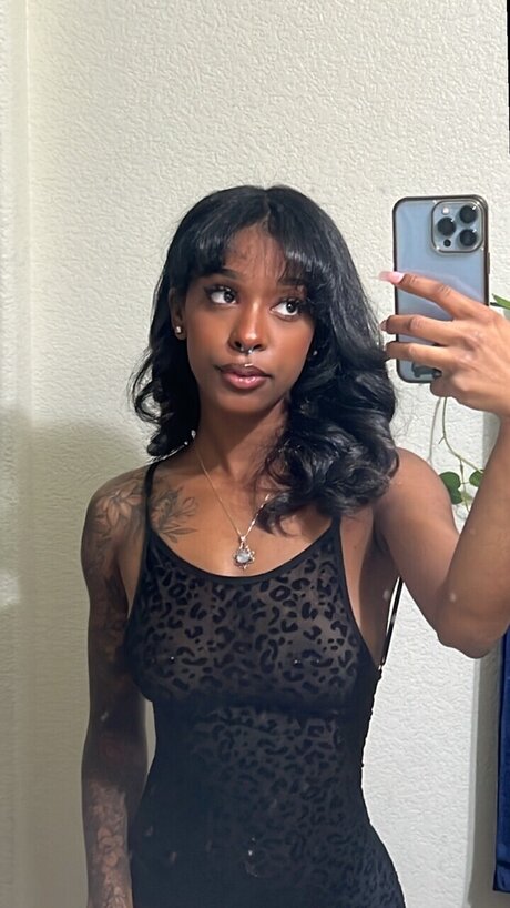 Naakte gelekte OnlyFans-foto van Shareezia 