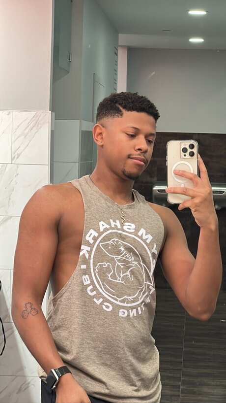 Naakte gelekte OnlyFans-foto van Anthony